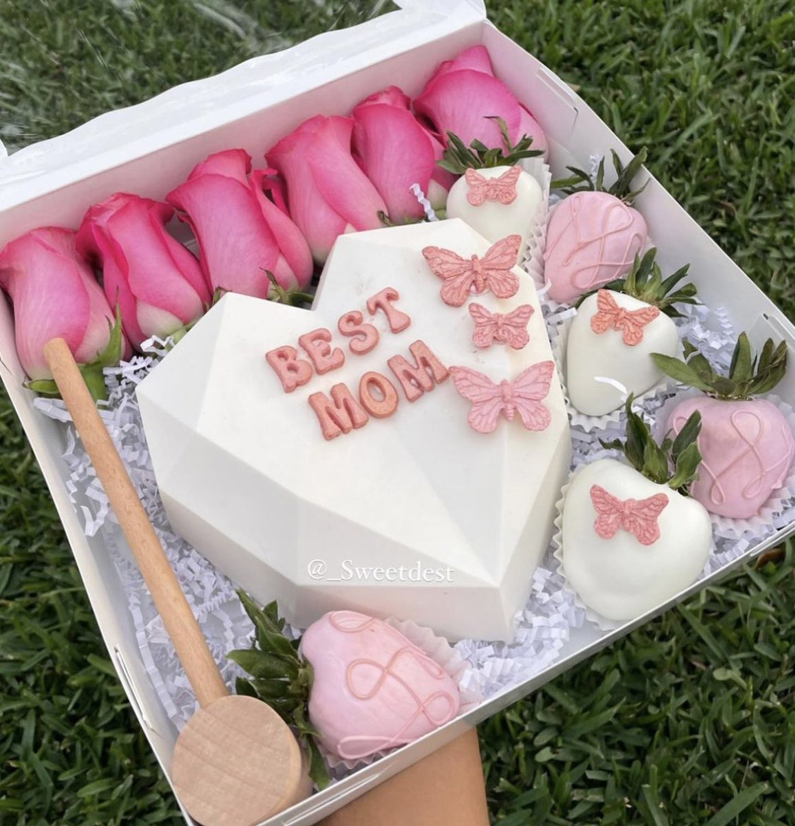 destinyclarisse's tweet photo. Hey guys, I’m taking orders for Mother’s Day, here are a couple of my options🥰 more on my IG _Sweetdest 💞💞💞 

https://t.co/nSmOnqPpTa https://t.co/Wjpz6KvU3b
