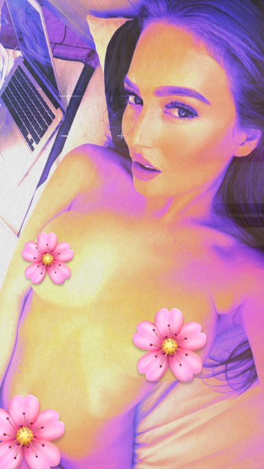 Feeling myself 😋 https://t.co/flpJvrQ49X<a href="/tag/onlyfans"class="tags"><span>#onlyfans</span></a><a href="/tag/onlyfansbabe"class="tags"><span>#onlyfansbabe</span></a><a href="/tag/sellingcontent"class="tags"><span>#sellingcontent</span></a>