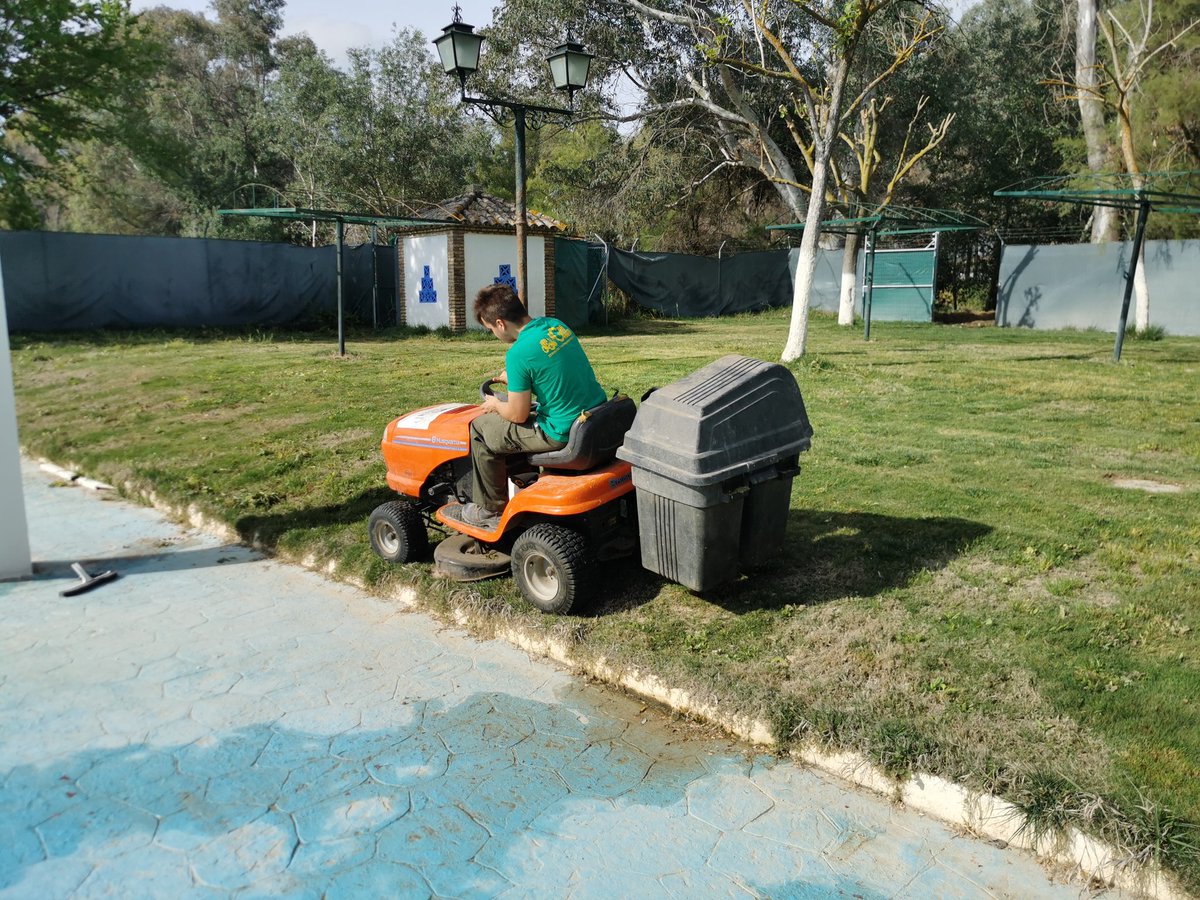 explotacionyser's tweet photo. Diferentes trabajos de mantenimientos 🌳 https://t.co/YFQFdkL79b