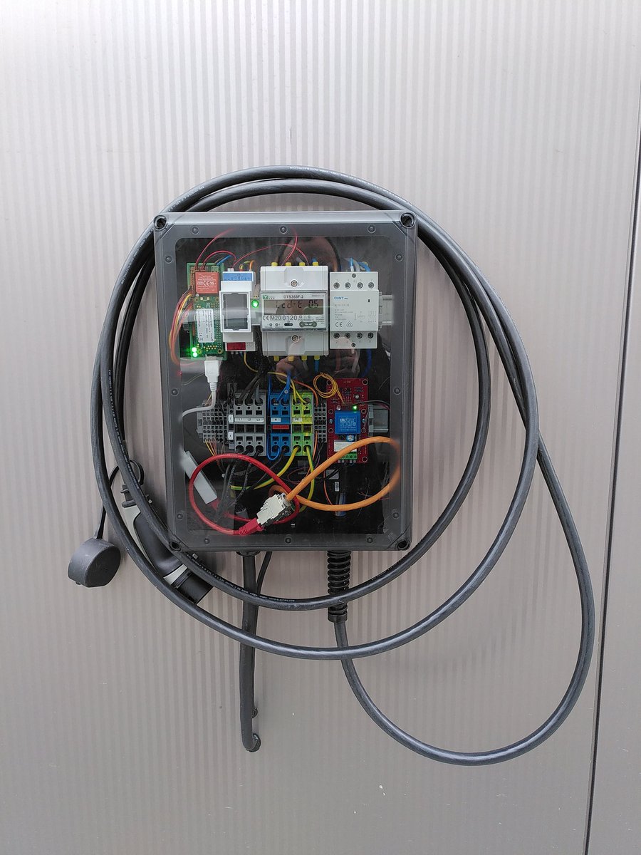 vfricke's tweet photo. #Wallbox #KfW von #Ladesystemtechnik EV Plug Technologies powered by @chargeIQ_de in Aktion #areus #Herrenberg für Technik Freaks https://t.co/0xoqtucgvy