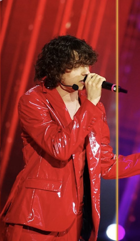 Sangiovanni in YEZAEL ad Amici #sangiovanni #amici20 #yezael