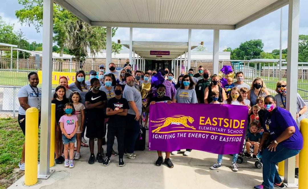 Kathryn_Kellogg's tweet photo. Our 1st Annual Eastside Elem Community Walk. From the school to Hill n Dale Park. Kites, facepaint, kickball, jump rope, food and families! So much fun ππ₯³ππ
#EastsideElem #FearAverage https://t.co/CbWI17lYTN
