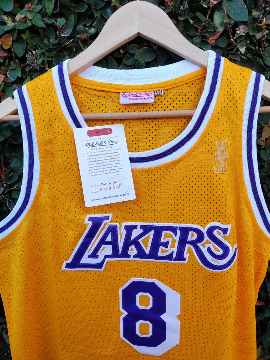 TradJerseys's tweet photo. .
✅ DISPONIBLE ✅
LA LAKERS - KOBE BRYANT - ADIDAS
Talle S: 54 x 76 cm
.
ENVÍOS A TODO EL PAÍS
.
.
#traditionaljersey #mood #lebronjames #cordoba #disponible  #nba #retro #lebron23 #outfits #nfl #mlb #fifa #ropa #sport #90s #fashion #urbanfashion #champion #mvp #adidas https://t.co/iSduPm2u0b
