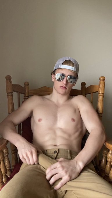 You should join my Frat 😈 https://t.co/MOCj34Vuvt