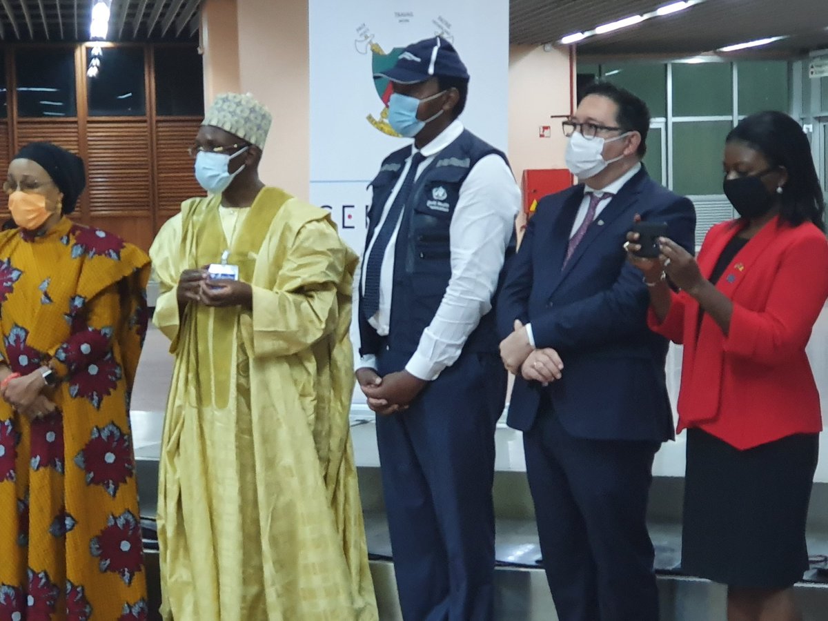 whocmr's tweet photo. Réception des vaccins partenariat #COVAX par MINSANTE en présence Ambassadeur #Espagne #UE partenaires #WHO #UNICEF #CDC les vaccins seront répartis dès demain dans les régions https://t.co/KVdNjK1Qjx