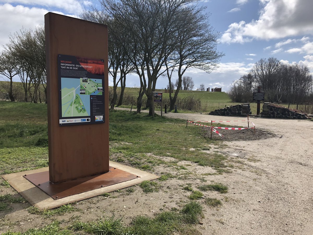 Vandaag is het precies 76 jaar geleden dat het gat in de dijk in de Wieringermeer ontstond. Vorig jaar openden we daarom het uitkijkpunt en het monument ‘Gat in de Dijk’. Het monument is een herinnering aan de ontploffing van een deel van de dijk langs het IJsselmeer tijdens WOII