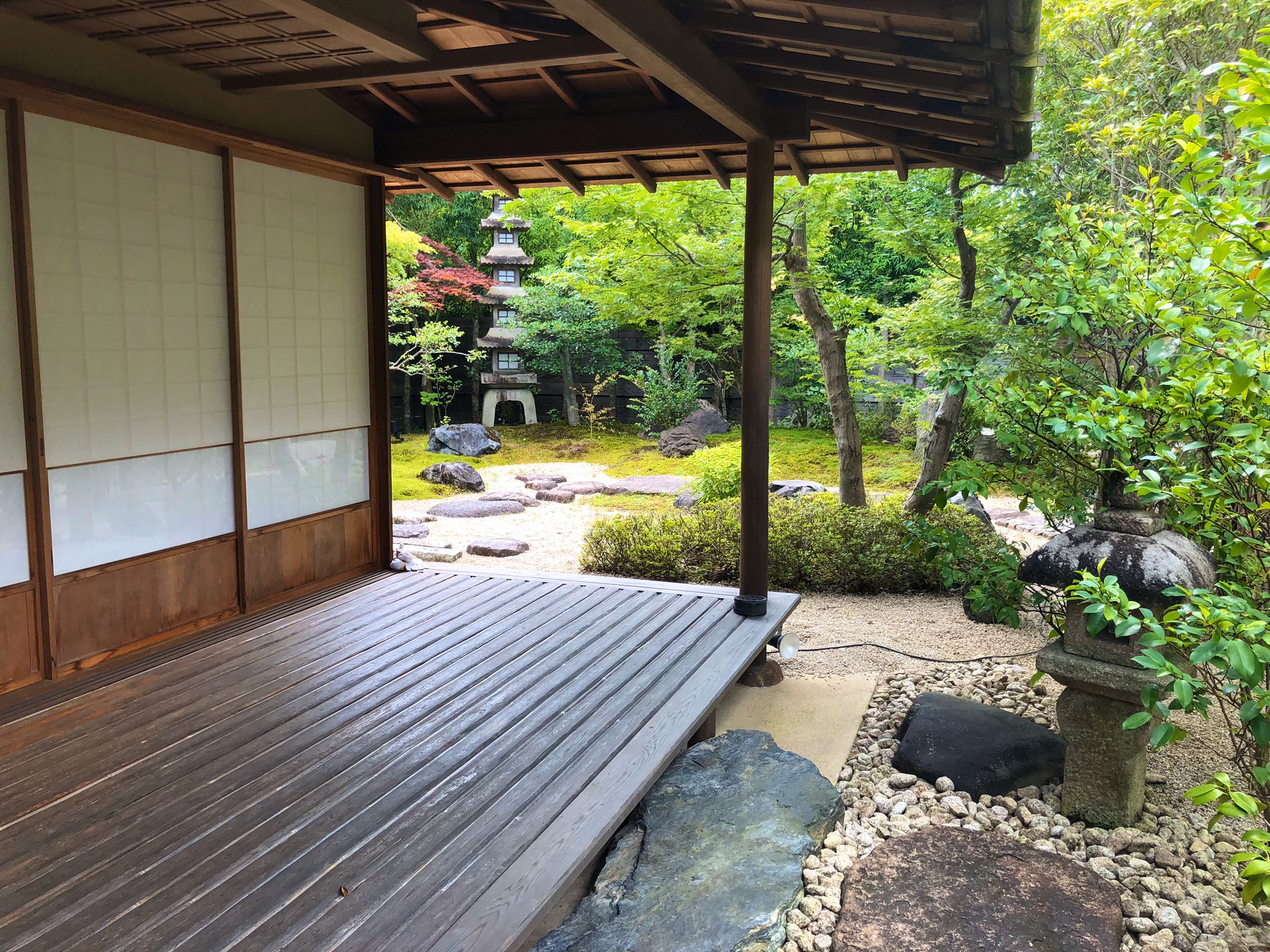 日本庭園情報メディア おにわさん The Japanese Gardens 源鳳院 山科伯爵邸 それ以降の由緒ある家系はwikipediaを見ていただくとして 山科家の公家の家職は 装束の着装 衣紋道山科流 として現代にも伝わり 21年の展示ではその再現も