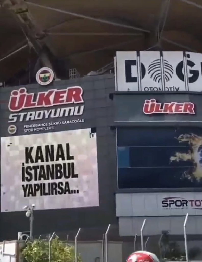 MertArmagan53's tweet photo. Futbolu Siyasete Karıştırmayın! https://t.co/UKEmb9AZ1W