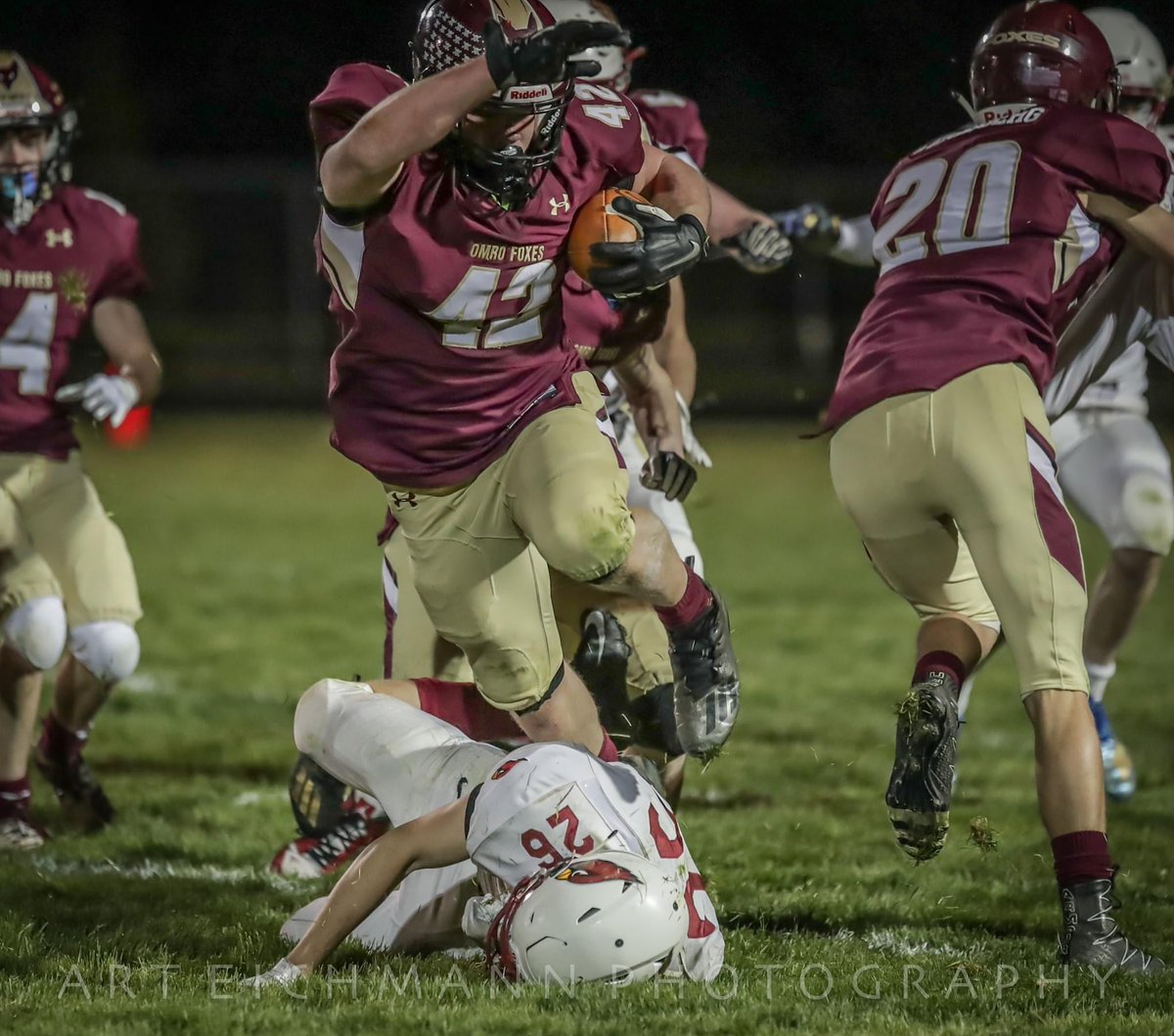 Art037's tweet photo. Omro STEAMROLLING to 4-0. TCB FNL @OmroFoxesFB @FansFoxes #fnl #tcb #FridayNightLights #highschoolfootball #omrophotographer #omropride https://t.co/gSCa9CLONO