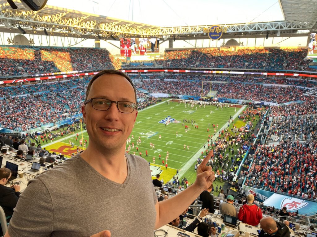 Reporter: MATTHIAS GINDORF

🏈 „rbb“ -Hörfunkredakteur 

🏈 Football-Magazin Autor

#ranNFL | #ranNFLsuechtig | #ENDZN
<a href="/Touchdown24_Mag/">TOUCHDOWN24</a> | <a href="/MGindorf/">Matthias Gindorf</a>