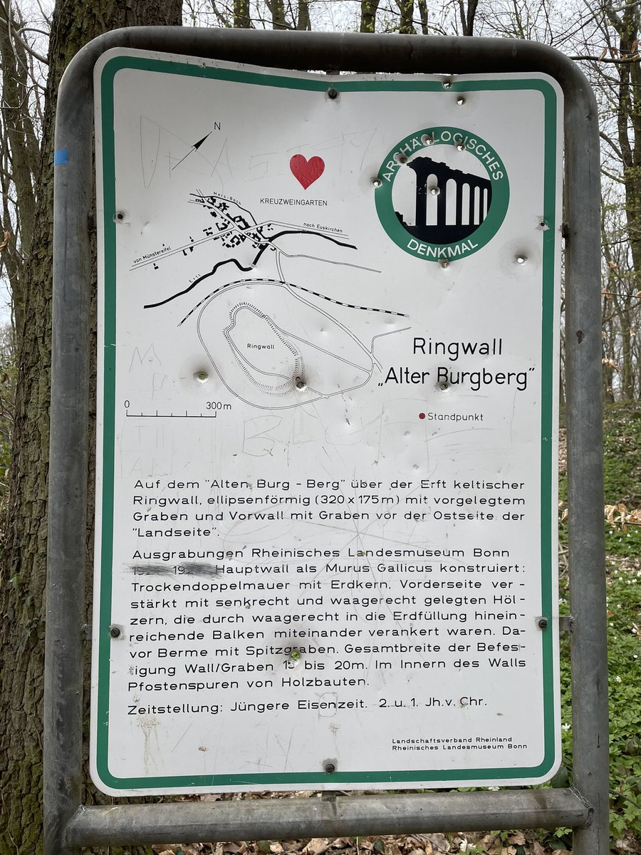 SebVonRB's tweet photo. Kleine #Wanderung abgeschlossen. War ganz nett. Leider war die #Hardtburg geschlossen. Dafür eine keltischen #Ringwall angeschaut und eine alte #Funkanlage des ehemaligen #Regierungsbunkers lag auch auf dem Weg. #weekend #sun #komoot #sideseeing #justforfun https://t.co/5ECYycj2r1