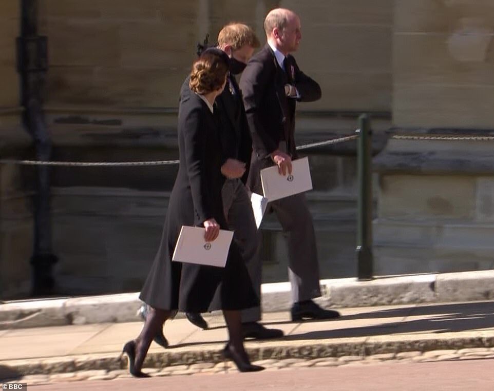 SaundersCait's tweet photo. Made it through #princephilipsfuneral without crying and then this happened 😭👏💙 https://t.co/S3Zrdqz8s5