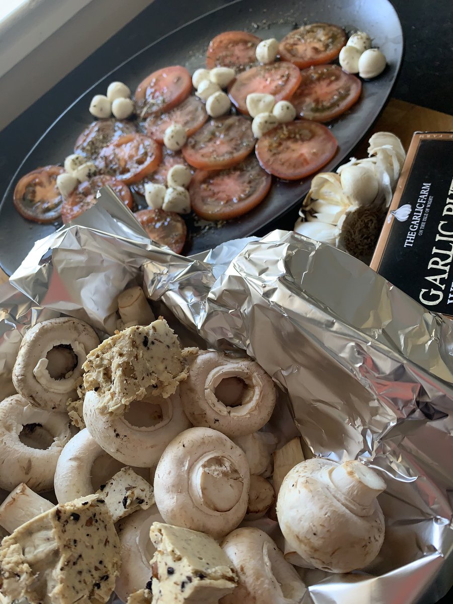 A little trip to @TatwsTrading this morning pick up some supplies for tea!! Sun is shining ,happy Saturday folks 😊#garlicmushrooms #vinetomatoes #shoplocal #supportsmallbusiness