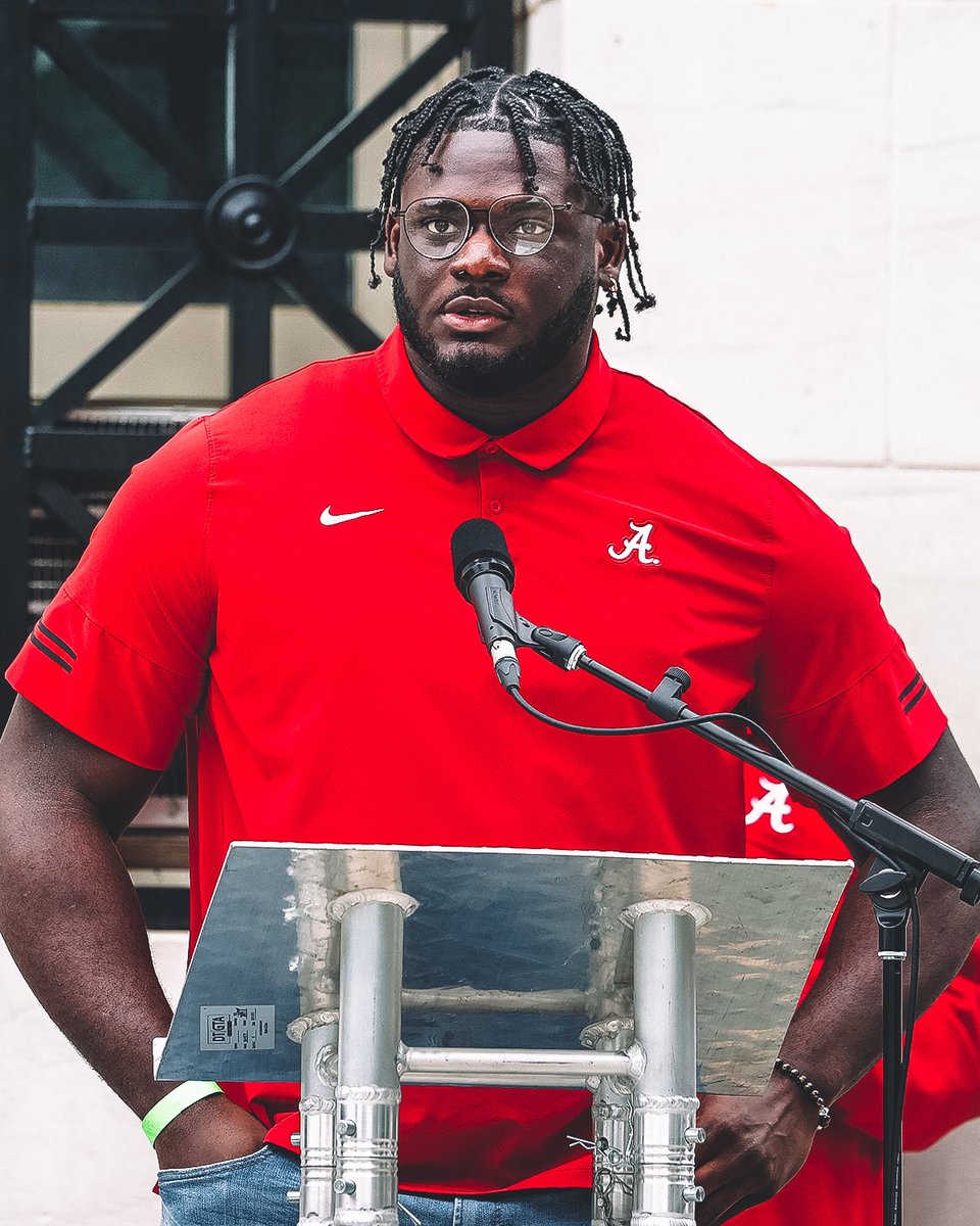 Captains Ceremony! 

<a href="/MacJones_10/">Mac Jones</a> 
@DeVontaSmith_6 
<a href="/anferneejenning/">Anfernee Jennings</a> 

#BamaFactor #RollTide