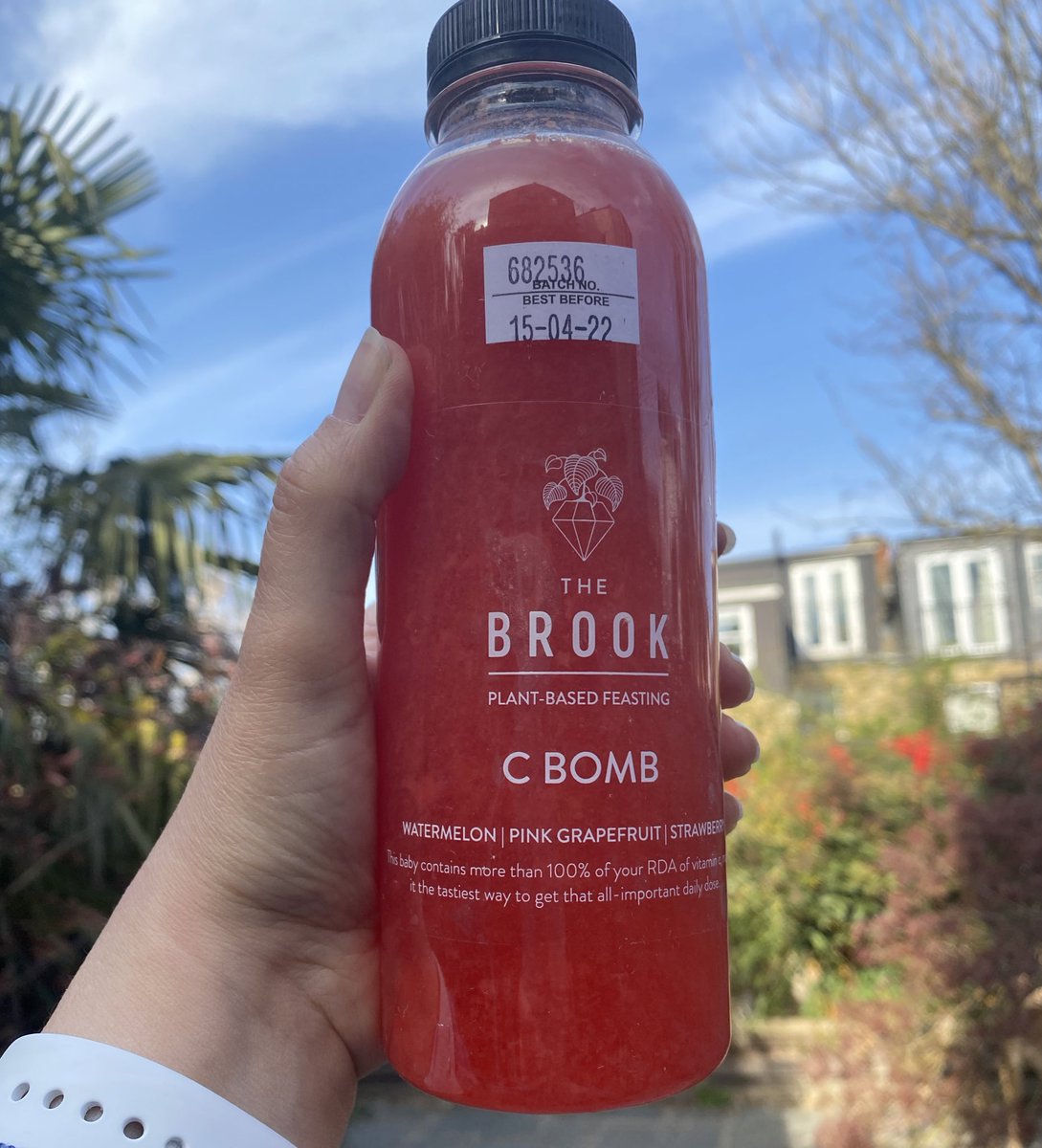 daniellenewnham's tweet photo. Thanks so much @ES_Entrepreneur for the delicious box of @thebrooksocial goodies - vegan meals and drinks cc @thea_brook https://t.co/9a6zZfAbm5