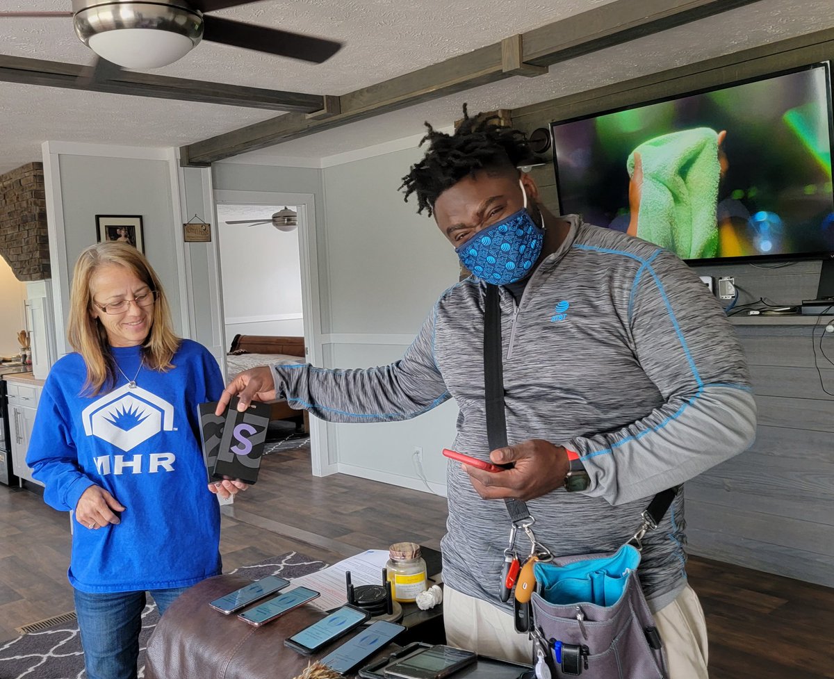 Out in the field with Josh putting smiles on customers faces, modeling what right looks like!!! @ihx_ryan <a href="/SoutheastIHX/">Southeast Hustlers IHX 👑🔆</a> <a href="/ddrive06/">David Underwood</a> <a href="/AmberAdkins1989/">Amber Adkins</a>