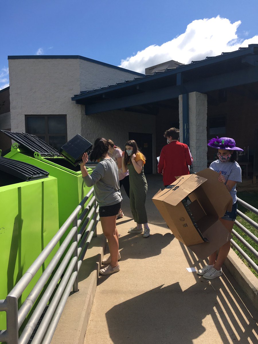 CCMS_PSP's tweet photo. These #CCMSPA members gave up their Saturday morning to help clean and organize the Drama closet. Way to go! #teamwork #drama #Falcons #CCMS https://t.co/6AzpmkRurO