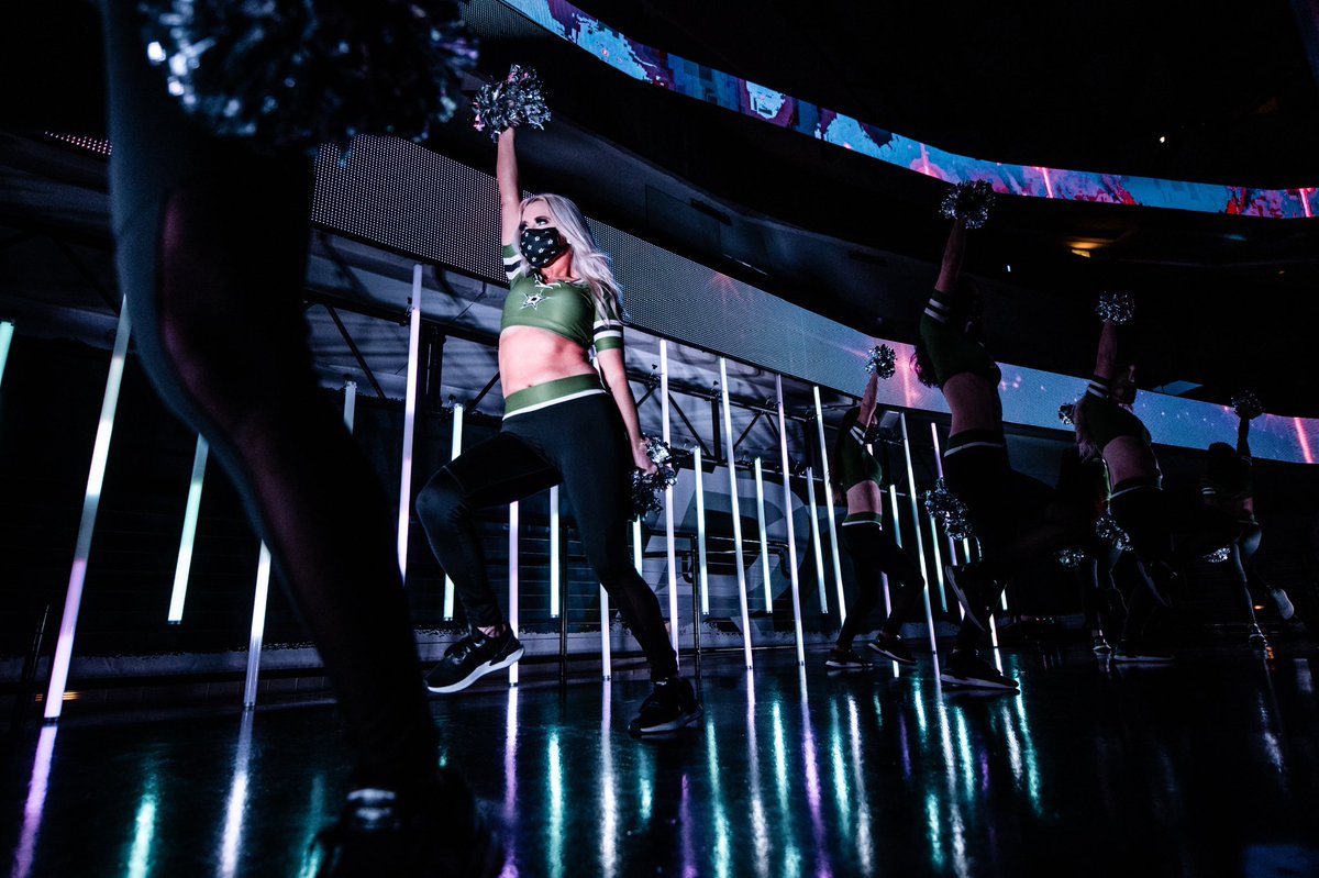 👏🏻👏🏻DALLAS 👏🏻STARS!! 👏🏻👏🏻

Can’t wait to yell out our favorite cheer alongside you all at tonight’s game! BE LOUD 💚

#gameday #hockey #icegirls #dallasstars #beloudweargreengostars #cheers #puckoff
