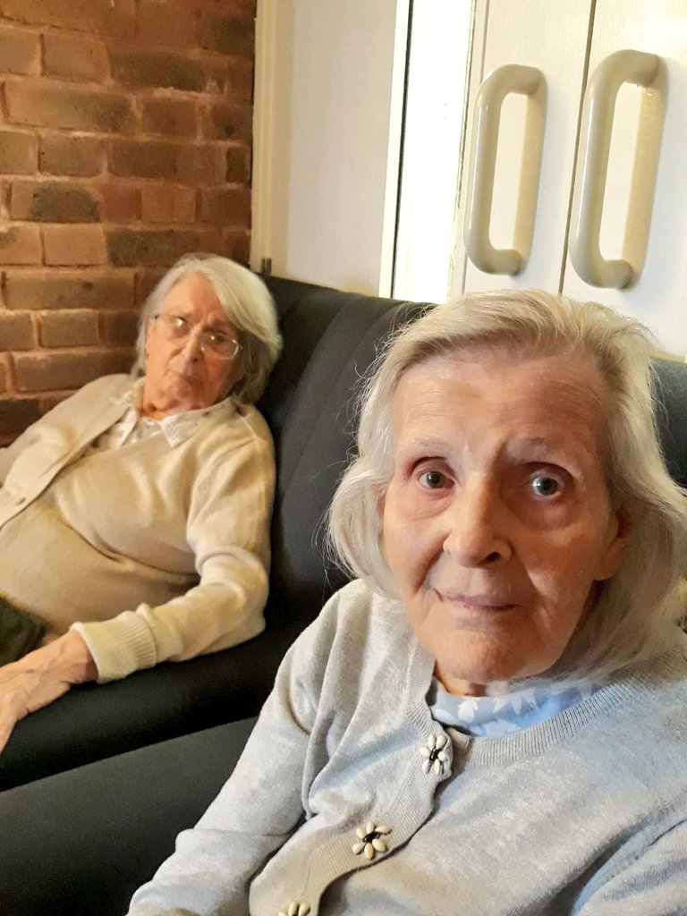 Our residents remembering Prince Philip today at Tandy Court. 🕊🇬🇧💜 @AnchorHanover
#PrincePhilipfuneral