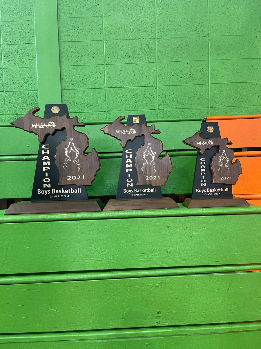 FREDD_HOOPSQUAD's tweet photo. 🏆 Our championship hardware this season 🏆. What a great season for all of our young men 🏀 https://t.co/elDXdg2yuL