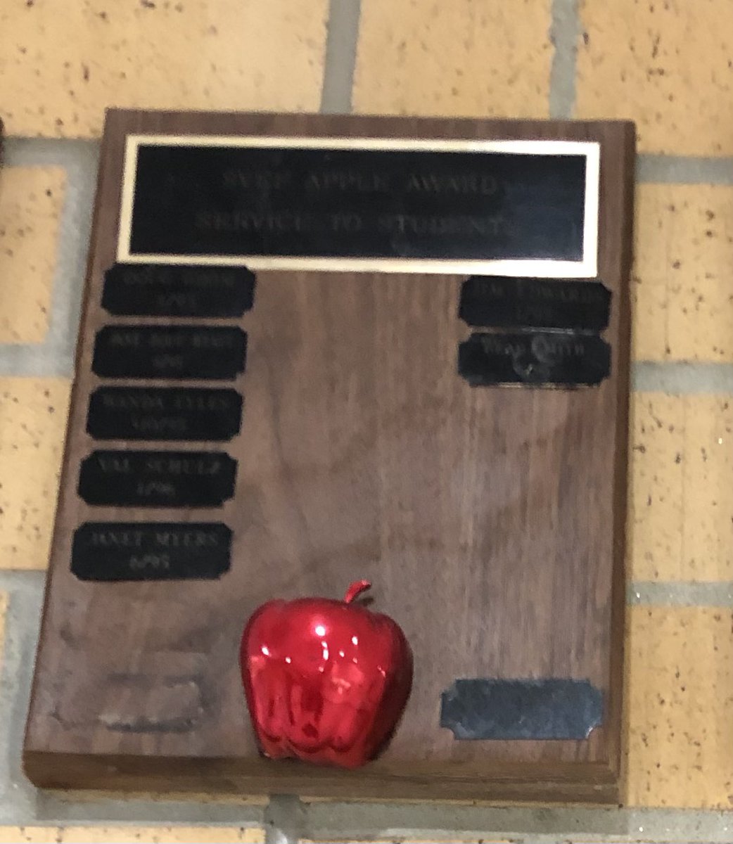 JeffOShields2's tweet photo. You know that a lot of time has passed when the glue has lost its stick and your name plate has fallen off! 😂 #GreatMemories Thanks #SpringValleyHighSchool! I’m carrying a lot of terrific memories with me of those Valley Years (1995-1998). I’ve never forgotten! 🙏 @SV_Vikings https://t.co/eCLzDgq00O