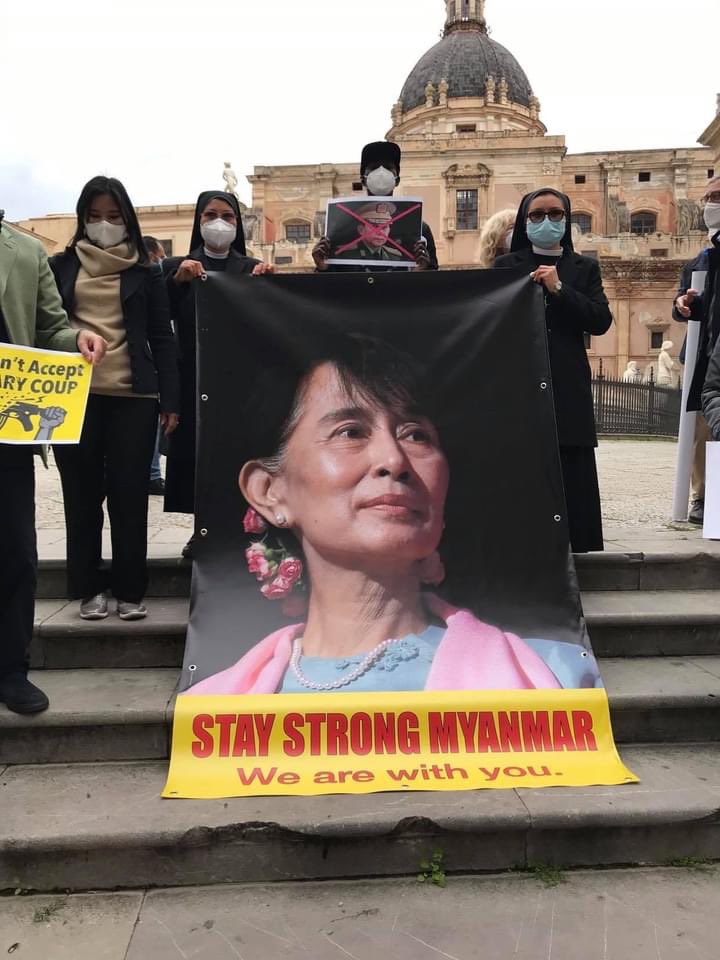 NaingminNaingm1's tweet photo. Italians from Palermo City located ar Sicily Island,Largest island in Mediterranean Sea are showing their support for we,Myanmar people who are fighting for DEMOCRACY and against military coup,showing their support to NUG
Sincerely thanks π
#WhatsHappeningInMyanmar
#April17Coup https://t.co/B4bENcKL5A