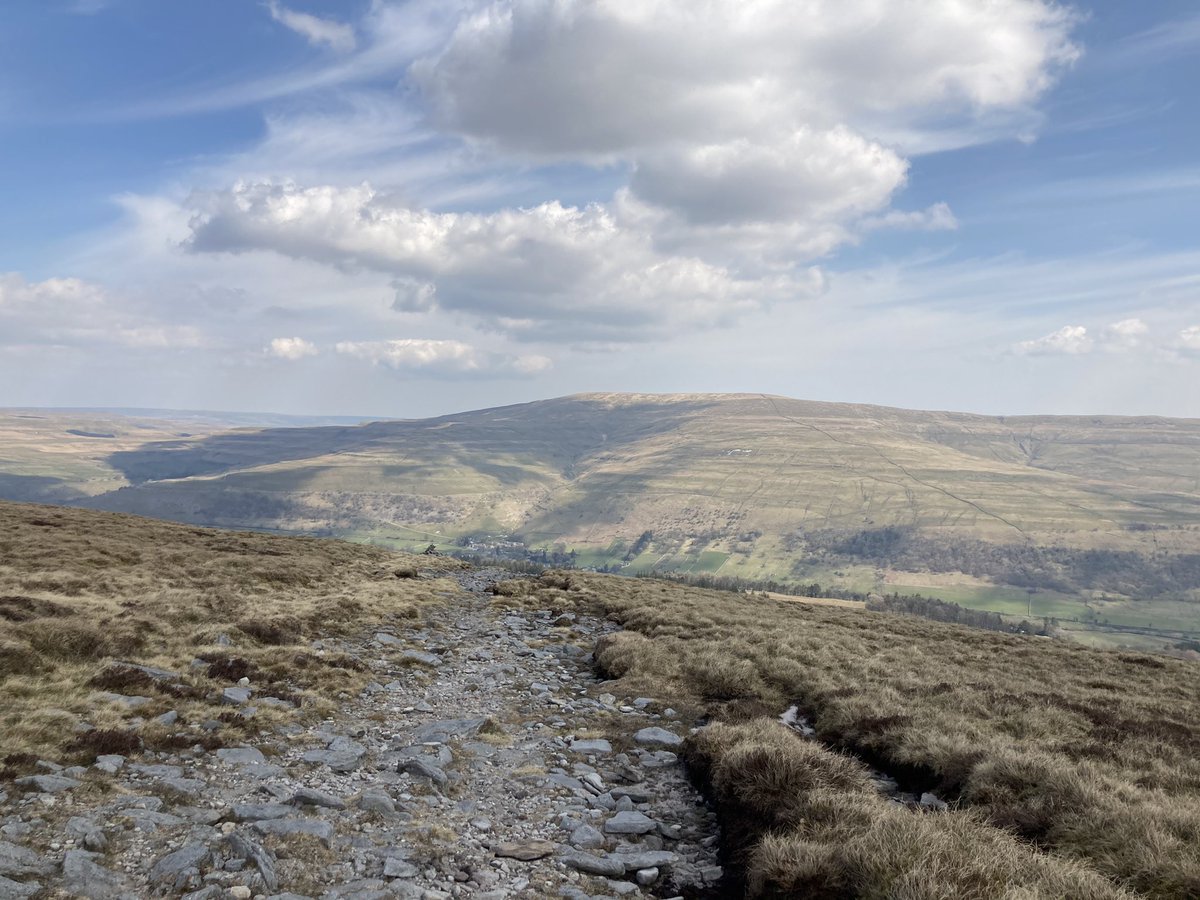 theshelleywalsh's tweet photo. Hills, I have missed you x https://t.co/f8DrQMXHeP