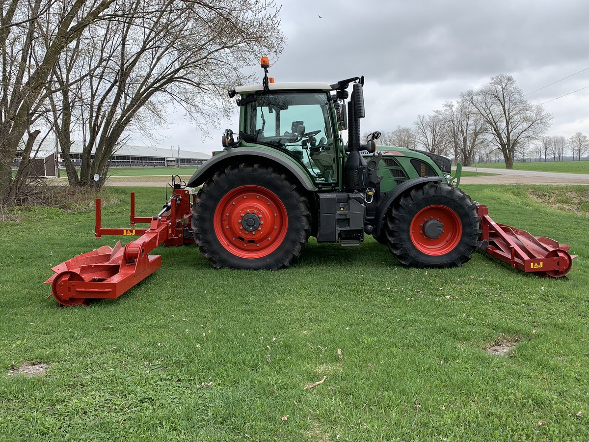 Covercrop roller setup for rolling cereal rye 
#plantgreen soys #ontag 
I and J Roller