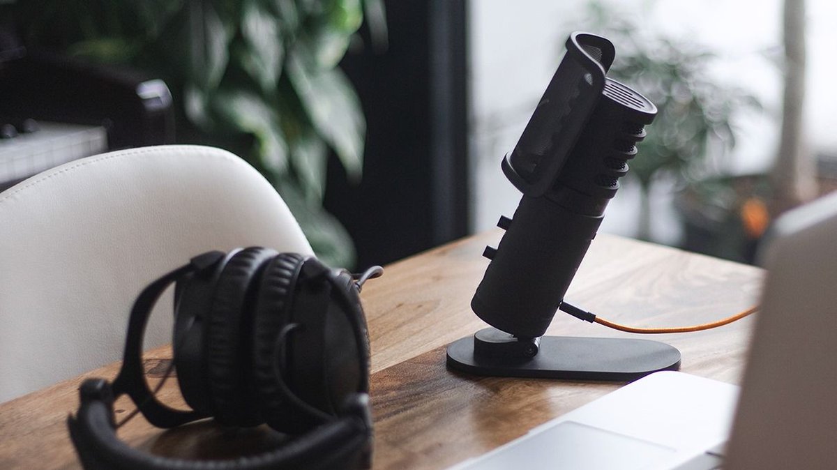 beyerdynamicUSA's tweet photo. We've put together the perfect home recording microphones for you, like the FOX USB Studio Microphone โถ๏ธ https://t.co/nyjHL0A79w as well as a guide for your studio setup โถ๏ธ https://t.co/Kh4VIHMNt9 ๐ง๐ #beyerdynamic #FOX #FOXMic #podcast #musiccreator #homemusic https://t.co/v2PXPbs4N8