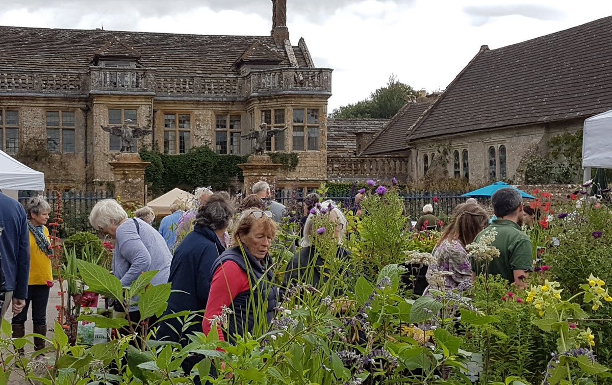 PlantFairs_com's tweet photo. Mapperton House Spring Plant Fair, originally scheduled for 18th April,  has been postponed to Sunday 6th June. Full details, including stands and ticketing arrangements at https://t.co/zFfRXD9led by early May plus how to sign up for the Plant Fair newsletter. https://t.co/enOvAok8Wu