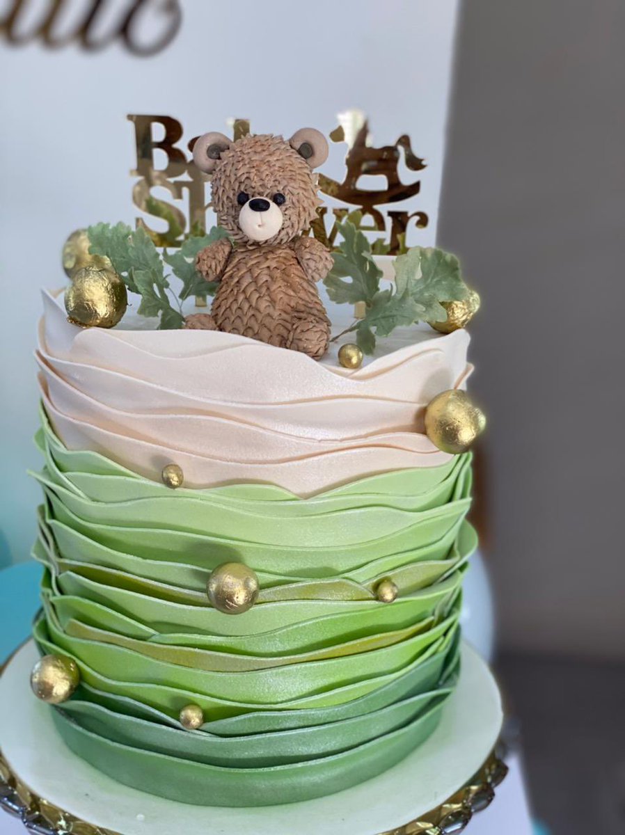 NanSishange's tweet photo. The cake! I raised an eyebrow for them having a standard cake price before the cake was discussed. . .then when they later asked for a pic of the cake, I went for the most technical one I could find. . . Did they not pull it off with ease!!!! Look at that!!!! https://t.co/CRDJUEwVs5