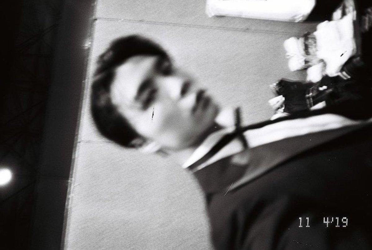จอนคือเป็นคนที่ถ่ายรูปตัวเองด้วยกล้องฟิล์มแล้วโคตรหล่อ หรือเอ็งจะเถียง