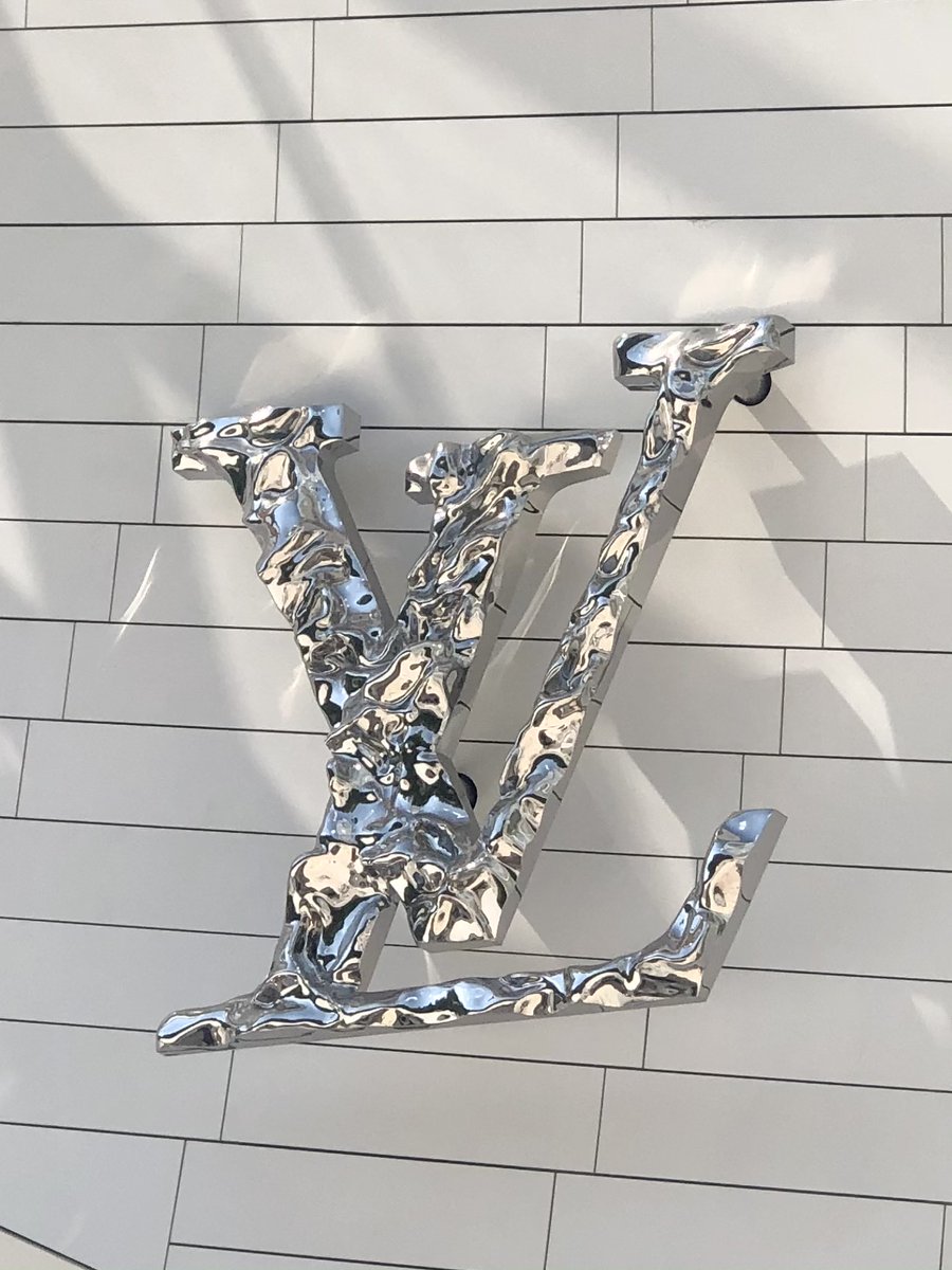 Même fermée la <a href="/FondationLV/">Fondation LV</a>  <a href="/LouisVuitton/">Louis Vuitton</a> mérite toujours un détour pour les élèves de la filière professionnelle 👨‍🍳👩‍🍳🤵‍🤵‍de <a href="/InstitutBaguer/">Institut départemental Gustave Baguer</a> !!! Merci <a href="/FGehry/">Frank Gehry</a> pour ce bijou 🌟⭐🌟⭐🌟d'#architecture "non-standard" .... !!! Le  #nonstandard il en faut davantage !!!! 😉#culture