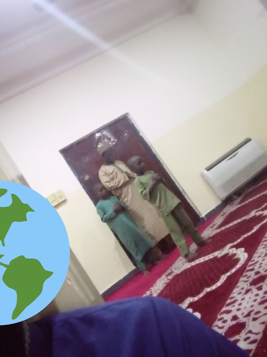 moderate_ustaz's tweet photo. He came in to the masjid with his 2 kids around 4:30 am, 
The kids lead  him in tahajjud
And he later lead them in shafa'i and witr

Show me something more beautiful than this❤️ https://t.co/p2iajXLKMD