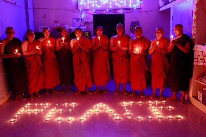 AmaraHung's tweet photo. @nslwin Monks from Acharya Nagarjuna University in the southern Indian state of A.P pray for the release of detainees & leaders, show support to @NUGMyanmar & Myanmar citizens and hold candle light vigil for fallen heroes.
#WhatsHappeningInMyanmar
#April17Coup https://t.co/q7u1WnHeH0