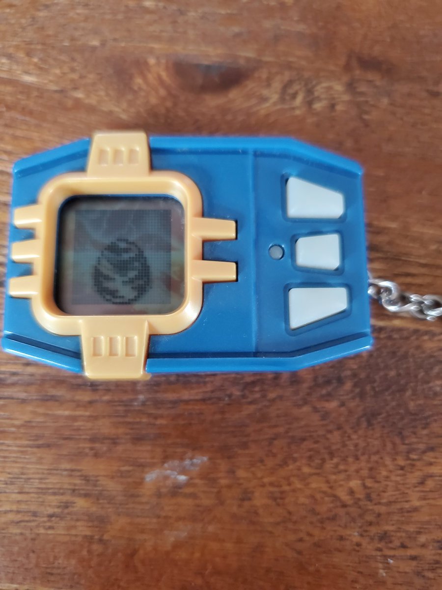 Xhjon's tweet photo. Batteries died on the Pendulum Progress, so I'll put that down for now. Gonna run a pair of DM20s just to unlock the eggs until the sixth Evangelion Nano comes in. My life's a mess, send help.
#Digimon #Tamagotchi #DigiHatch #GroupHatch #evangelion https://t.co/BfHWp1FjIB