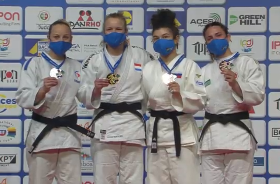 This is likely the most important medal in her career so far for Sanne van Dijke. European gold at #JudoLisbon2021 #Judo #JudoInside #IpponGear judoinside.com/judoka/53826/S…