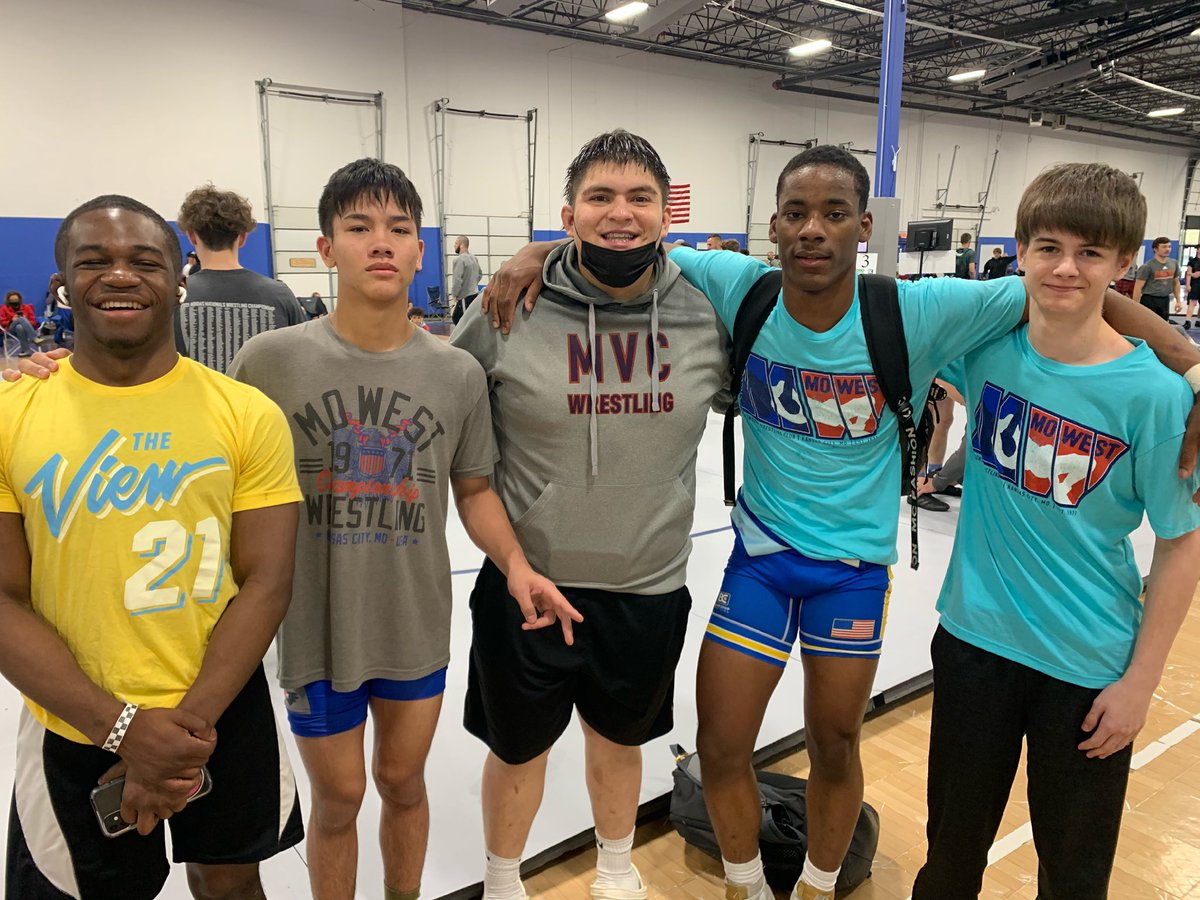 GHS_Pins's tweet photo. Dawgs wrestling freestyle and Greco today in Kansas. https://t.co/g96HEjGFDI
