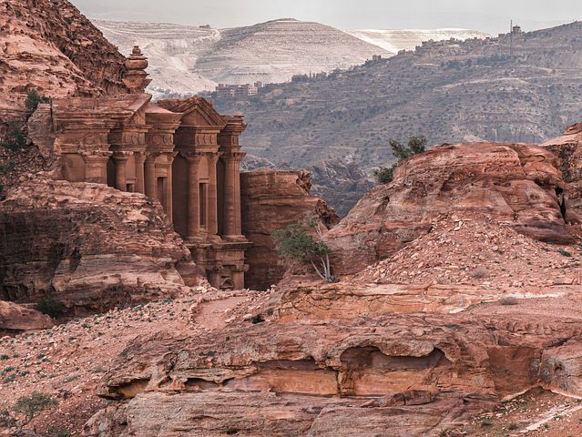 _letraqueur_'s tweet photo. La magnifique cité de Pétra, en Jordanie 🇯🇴, vielle d'environ 2000 ans. https://t.co/H3twOJ0Ckd