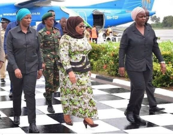 Female bodyguards guarding a female President. That’s what’s up #tanzania 🙌🏾❤️