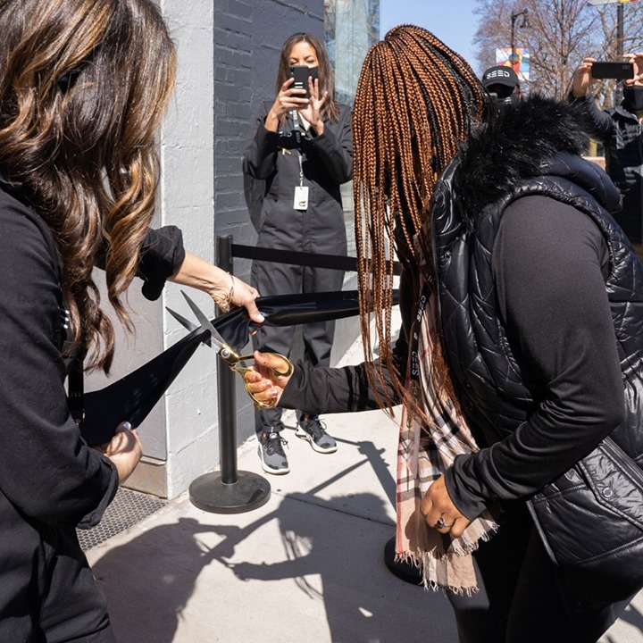 core_cannabis's tweet image. So grateful to Melody Cunningham for honoring our ribbon cutting ceremony. Melody and Peter Tosh’s son, Jawara, lost his life to the war on cannabis. Hear his tragic story in the American Warden exhibition. #petertoshday #justiceforjawara #coreissue dlvr.it/RxtC7v