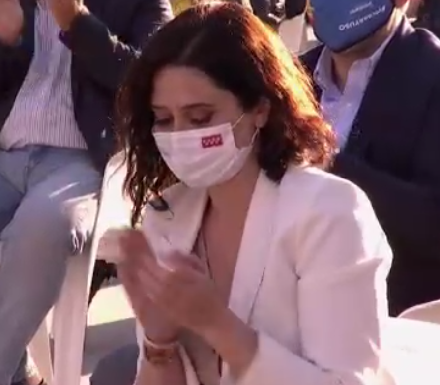 FLealGonzalez's tweet photo. Cuando una mirada demuestra la carga y la responsabilidad que supone gobernar la Comunidad de Madrid. Hay miradas que lo dicen todo....

@IdiazAyuso, soy fan de ti!

#YoConAyuso https://t.co/9okudIC71W