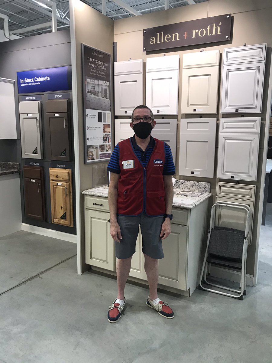 MelissaHeape's tweet photo. Red Vest Ready day for this guy right here. David has been a wonderful addition to our appliance specialist family and we couldn’t be happier to have him. Getting those  Lpp’s and credit. Your awesome.  @_nicolemarie_6 @BraddyClay @TylerRo54691793 @kechannells https://t.co/G96O1Azj61