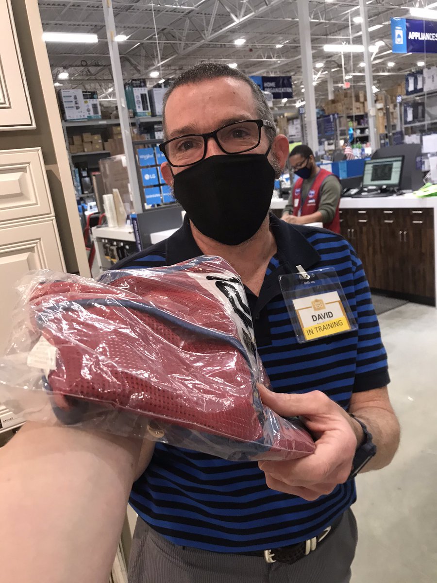 MelissaHeape's tweet photo. Red Vest Ready day for this guy right here. David has been a wonderful addition to our appliance specialist family and we couldn’t be happier to have him. Getting those  Lpp’s and credit. Your awesome.  @_nicolemarie_6 @BraddyClay @TylerRo54691793 @kechannells https://t.co/G96O1Azj61