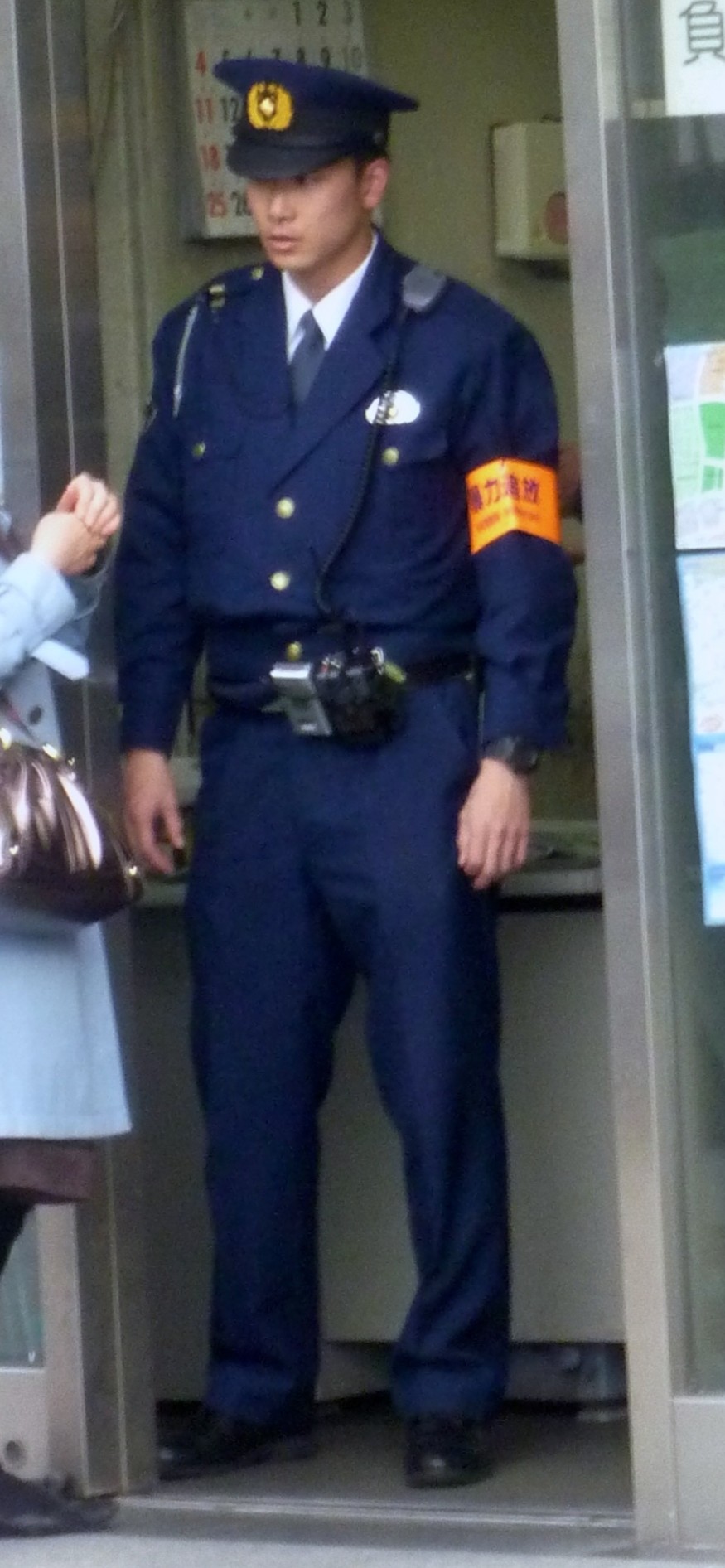 悠人 Haruto 在 Twitter 上 Wikipediaの 警察官 日本 のページで掲載されてるお巡りさんがイケメンくさそうですこ この盗撮っぽい感じもなんとも良い笑 そしてそして制帽越しのうなじもしこい T Co Nt1idjg6pz Twitter