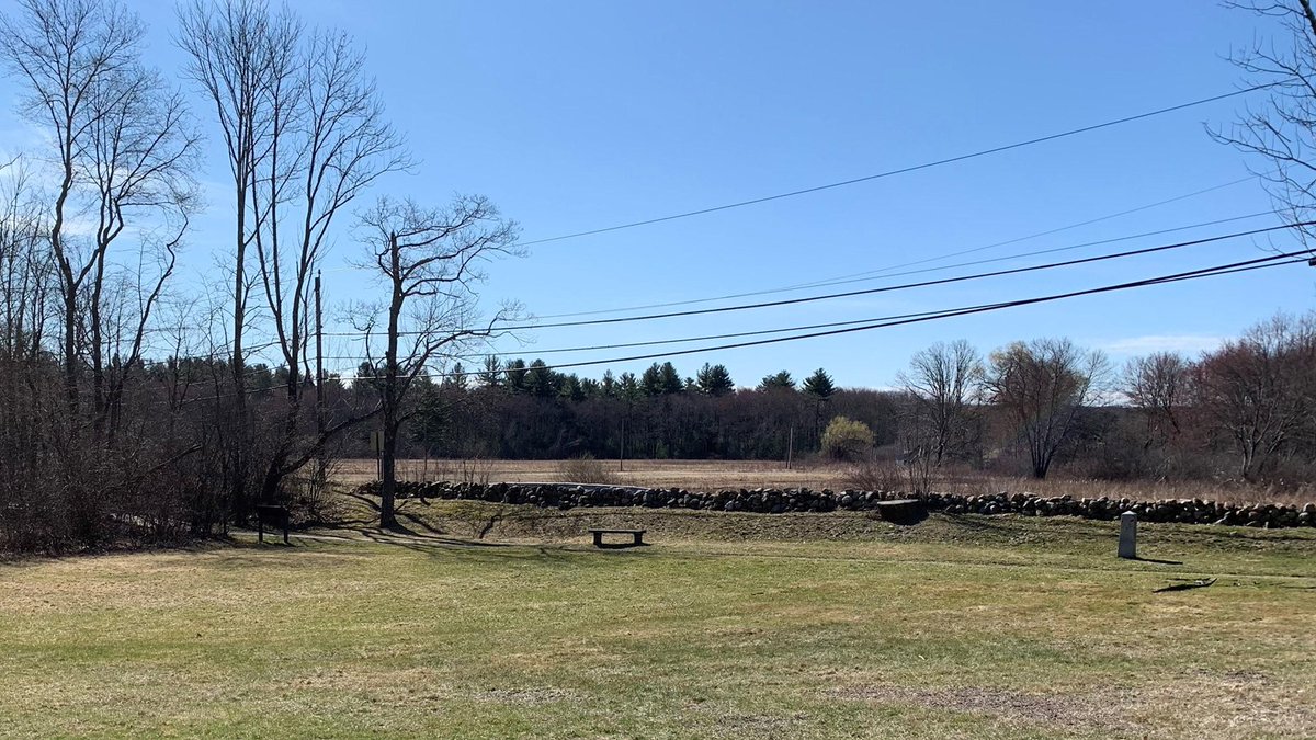 MinuteManNPS's tweet photo. Militiamen from Reading, Chelmsford and Billerica attack the British column at Meriam’s Corner in Concord, inflicting more casualties! Learn more about Meriam's Corner! https://t.co/LPedpHbNmZ
#virtualpatriotsday #revolutioninrealtime https://t.co/egCx1bKeE0