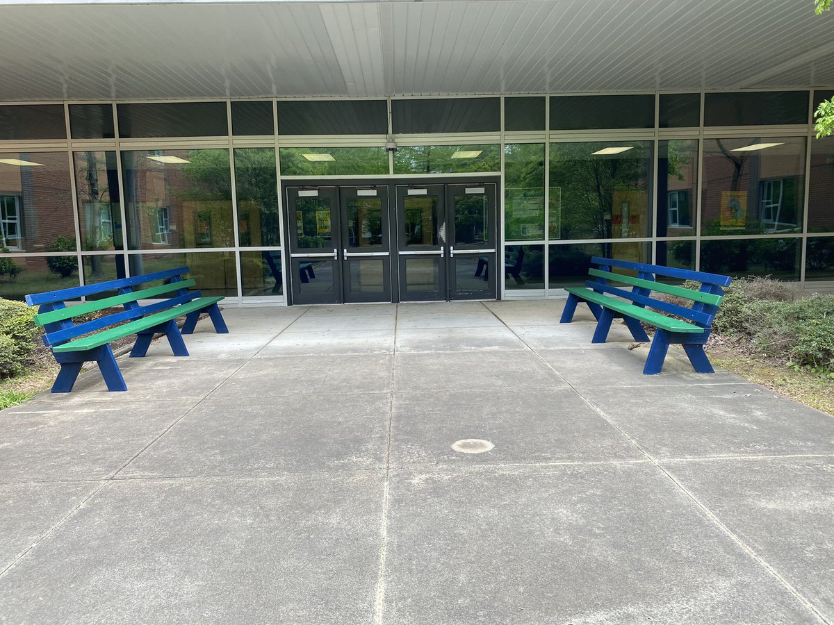 Thanks <a href="/NCState/">NC State University</a> <a href="/ServiceRaleigh/">Service Raleigh</a> for #revitalizing our <a href="/SRMHSpride/">SRMHS</a> courtyards benches and picnic tables 😊
