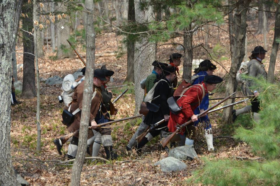 MinuteManNPS's tweet photo. Companies from Framingham and Sudbury arrived from the south and engage the British column on their right flank at a place called Brooks Hill. The British are now fighting on the left and the right. 
#virtualpatriotsday #revolutioninrealtime https://t.co/HnUVVlqudq