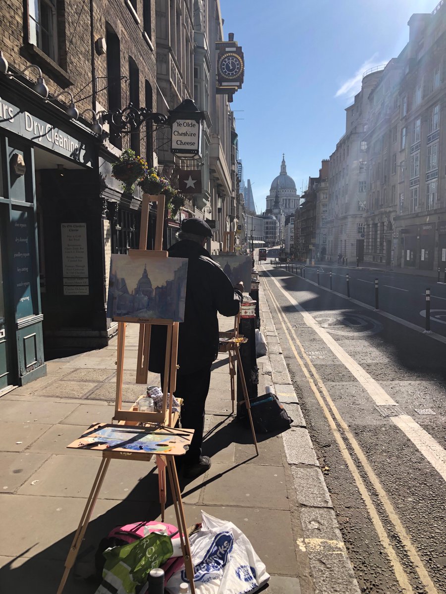 A magical morning painting the sunrise at St Paul’s from various viewpoints with the wonderful <a href="/Paulbrown1967/">PAUL BROWN</a> 👩‍🎨☀️

#oilpainting #enplainair #stpaulscathedral