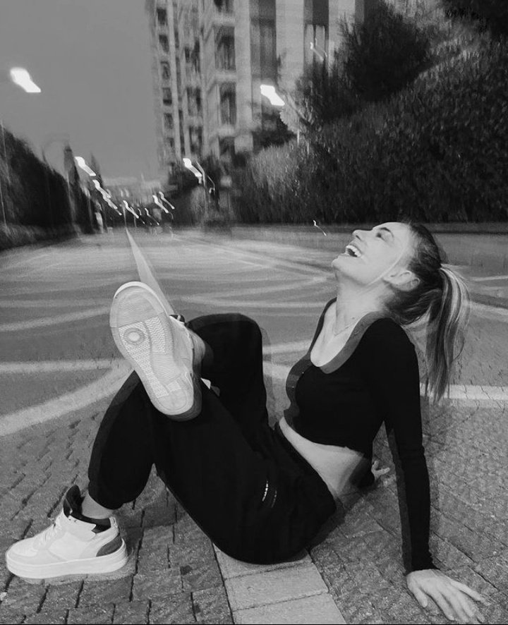 Cemresolmaz362's tweet image. İki kalp atışı iki kahkaha seninle hayat koca bir şaka en zor günde güler geçerim dünya tek biz ikimiz